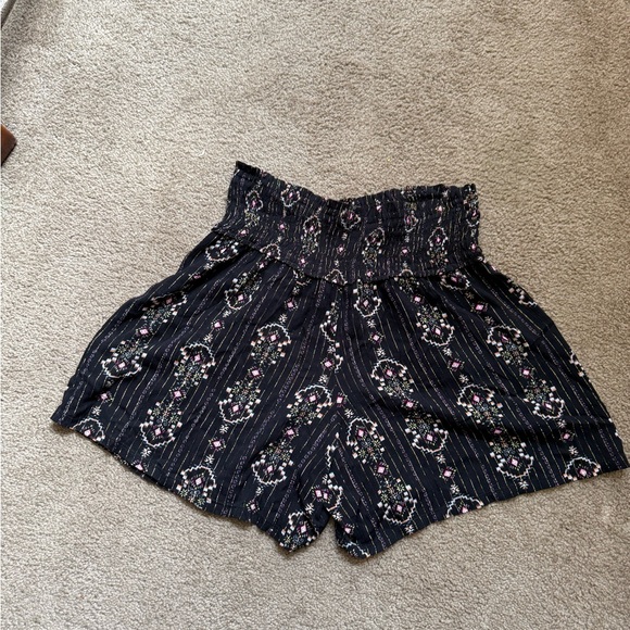 Threedots Boho Style Black Floral Print Women Shorts Elastic Size S - Picture 2 of 9